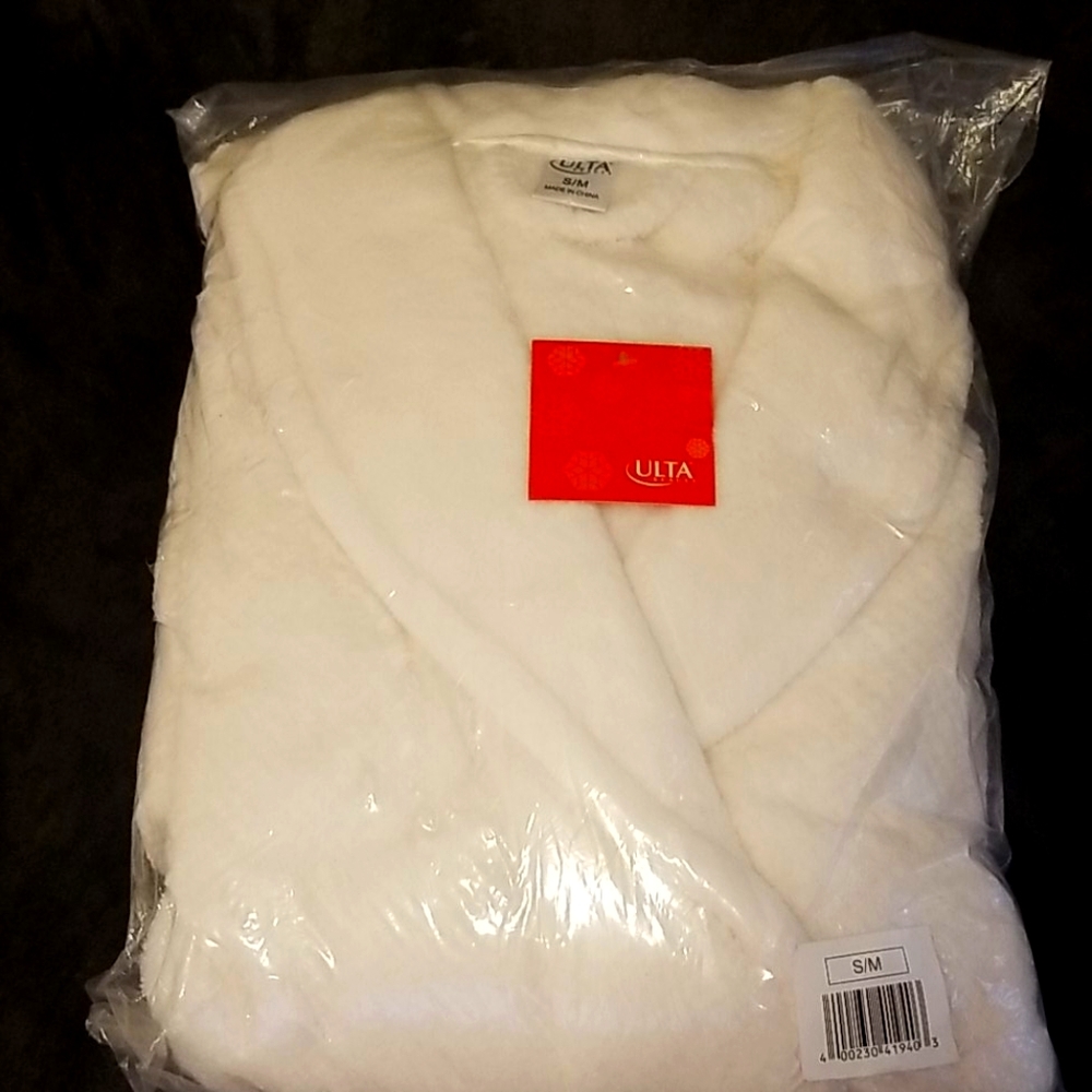 NWT - Ulta Plush Robe